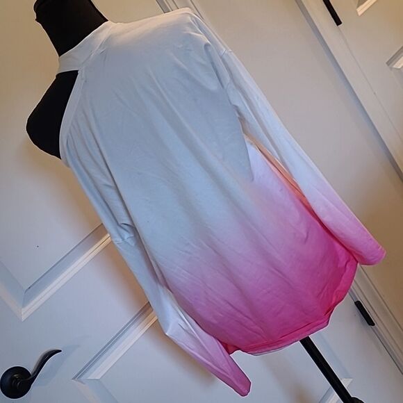 CBR sz M exposed shoulder top, ombre pink affect, black heart on front - Picture 3 of 10